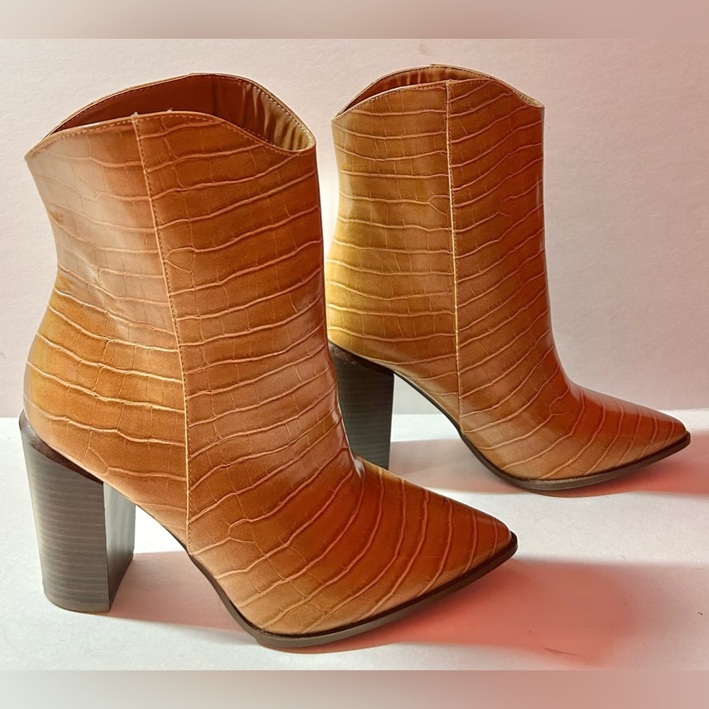 Qupid Pointed Toe Block Heel Mid Calf Boots NWT Size 10